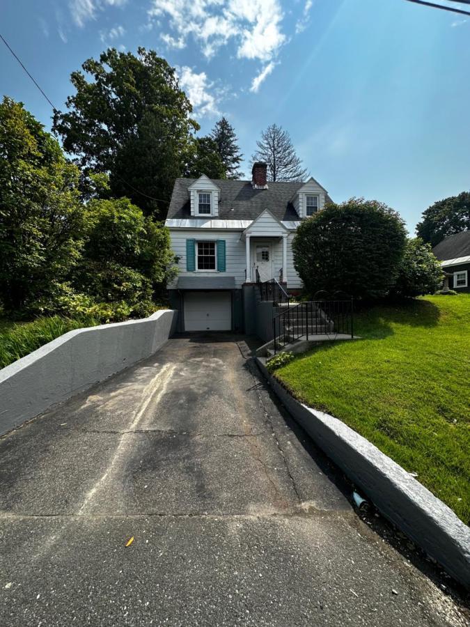 Cute Cape Cod Style Home Pittsfield Eksteriør billede